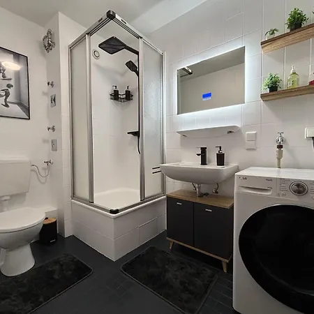- Gemuetliches Heim Li-apartments Apartament